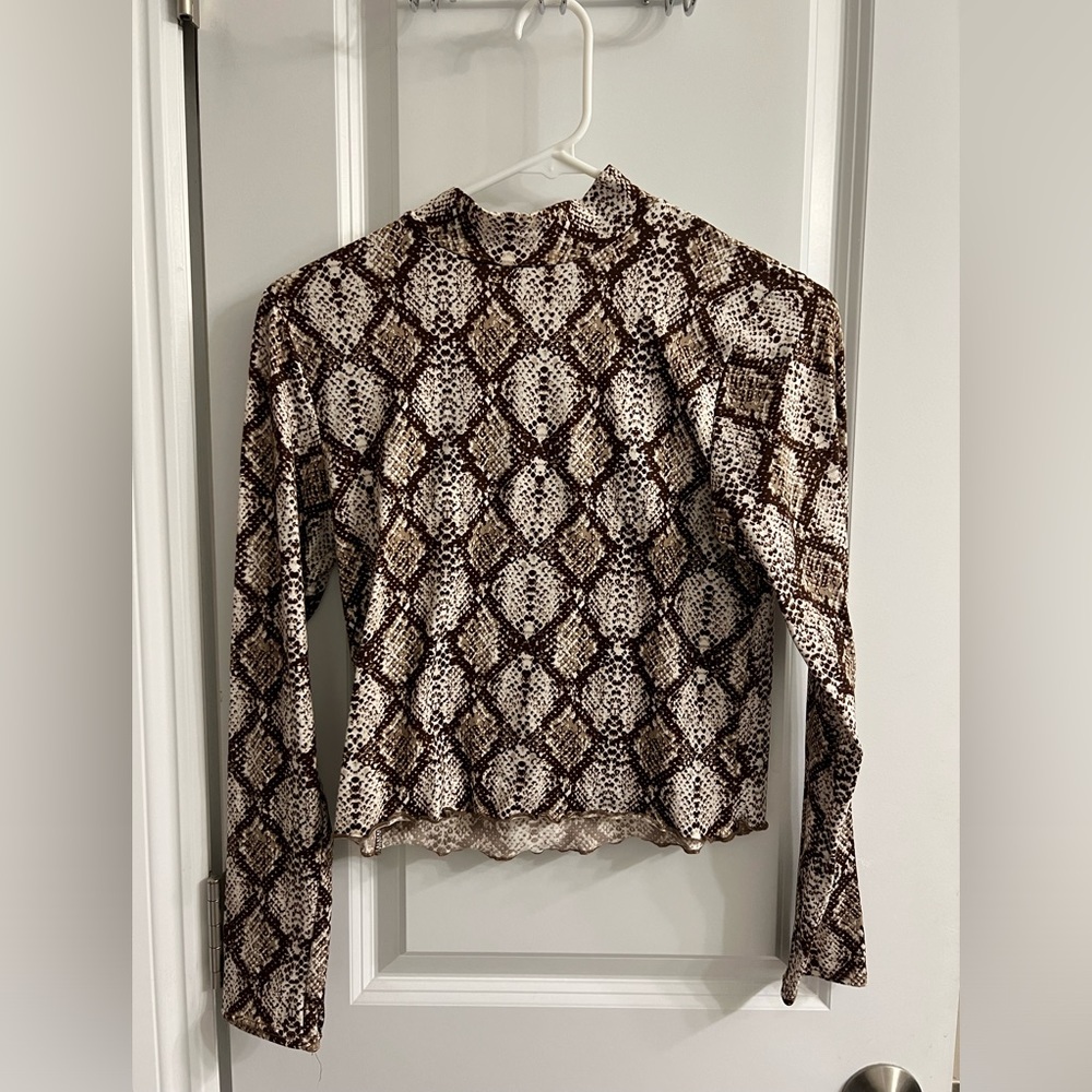 Women’s medium snake skin top